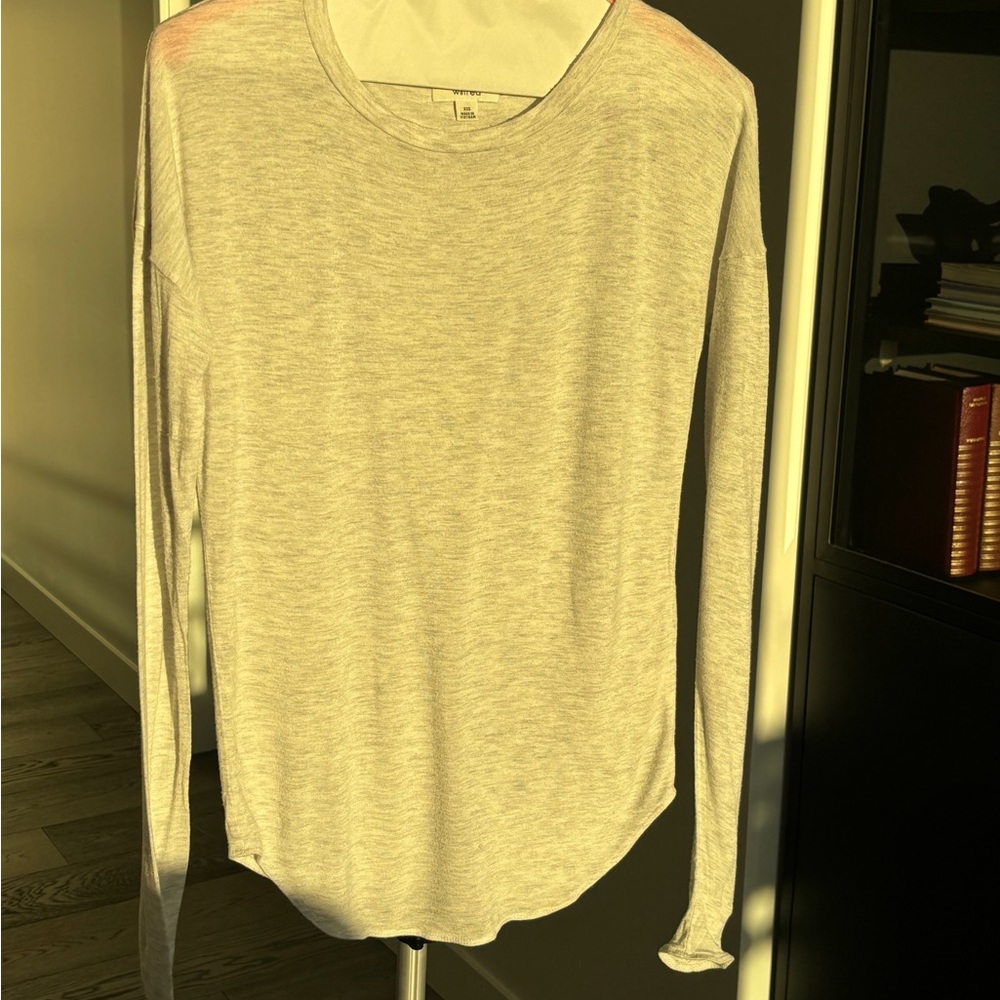Aritzia Wilfred fly away back tee shirt